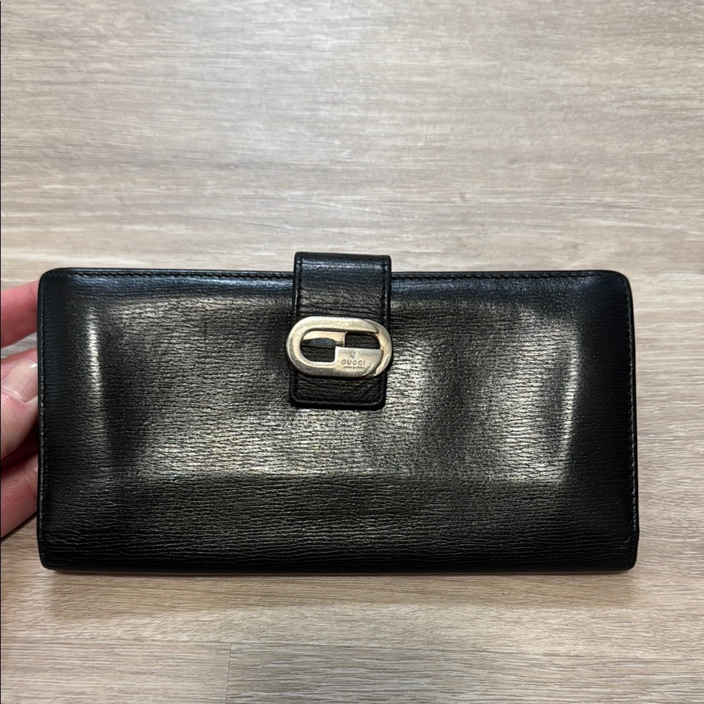 Gucci Black and Silver Leather Wallet with Metal Clasp